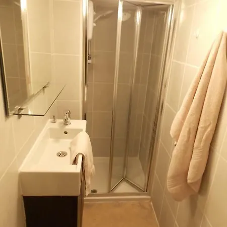 Alexandra Park Flat 1, *