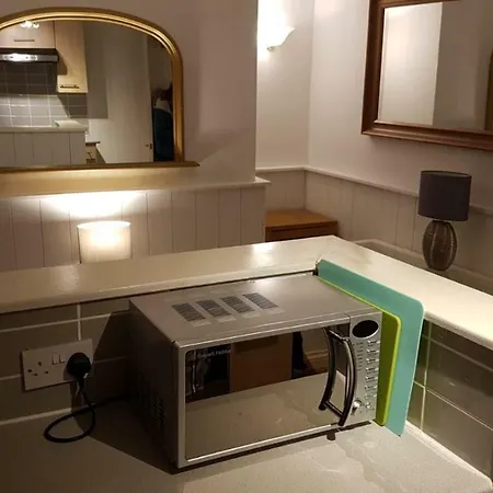 Alexandra Park Flat 1, *